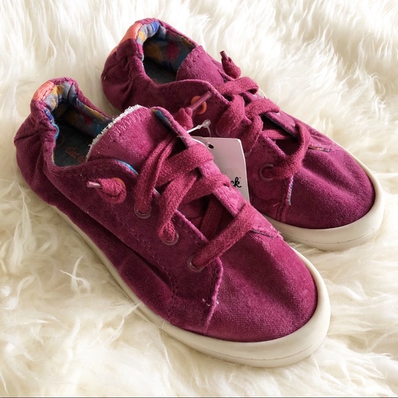 Cat & Jack Other - Cat & Jack Layna Scrunch Velvet Sneaker Size 1